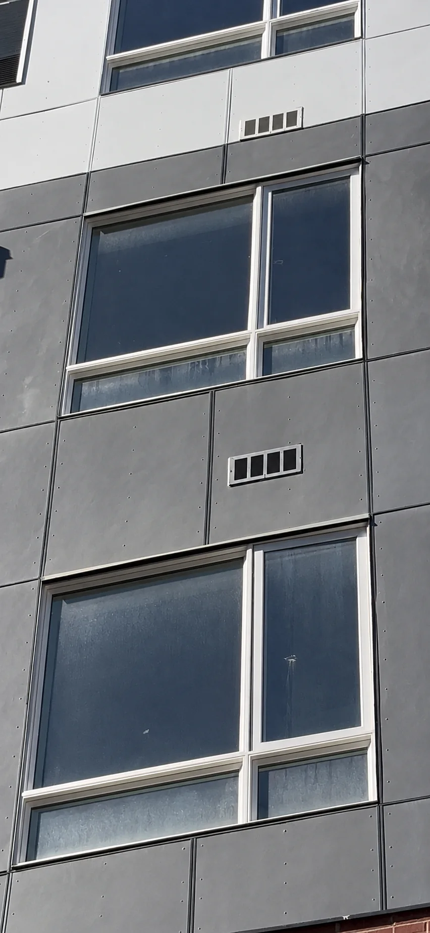 Vitres avec des marques visibles avant le nettoyage